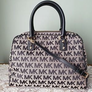 🌼RESERVED🌼 ~ 🖤Michael Kors Purse🖤